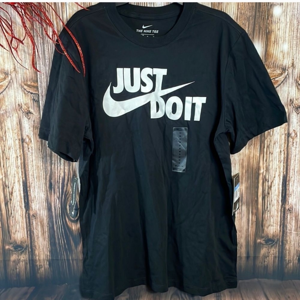 NWOT Men's Nike T-shirt